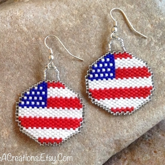 ROUND American Flag Beaded Earrings - Picture 4 of 4